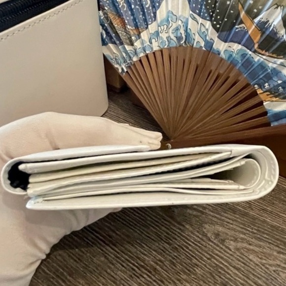 Gianni Versace Sunburst compact wallet white leather - Picture 10 of 16